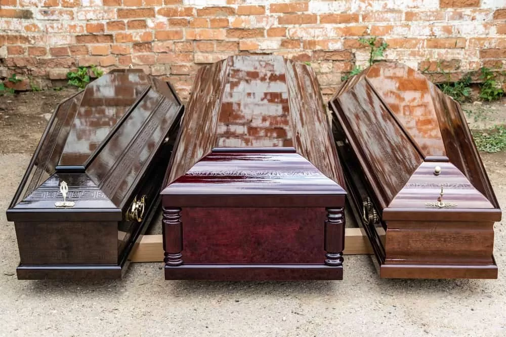 3 modèles de cercueil différents