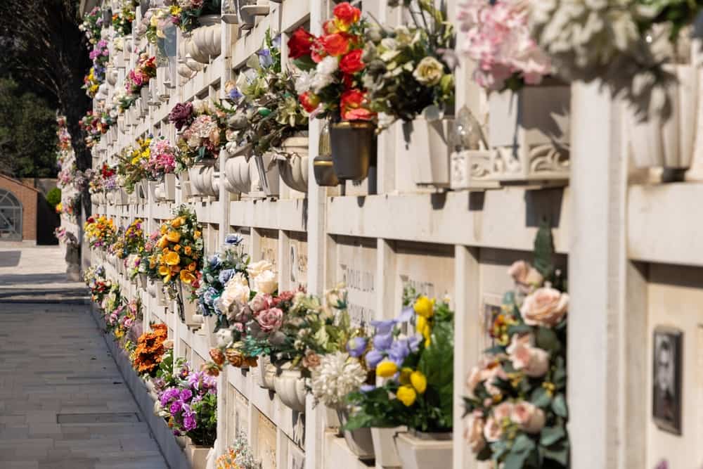 Tout savoir sur le columbarium : définition, tarifs et emplacement